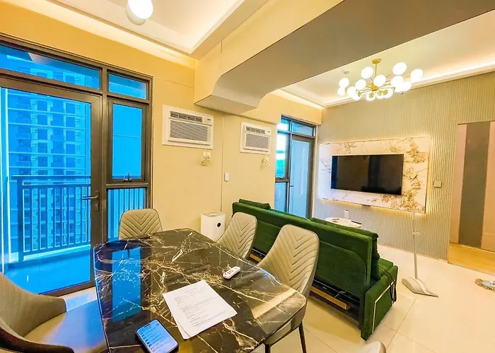 Lovely 2br Near Airport, Solaire, & Okada - 6pax Apartamento