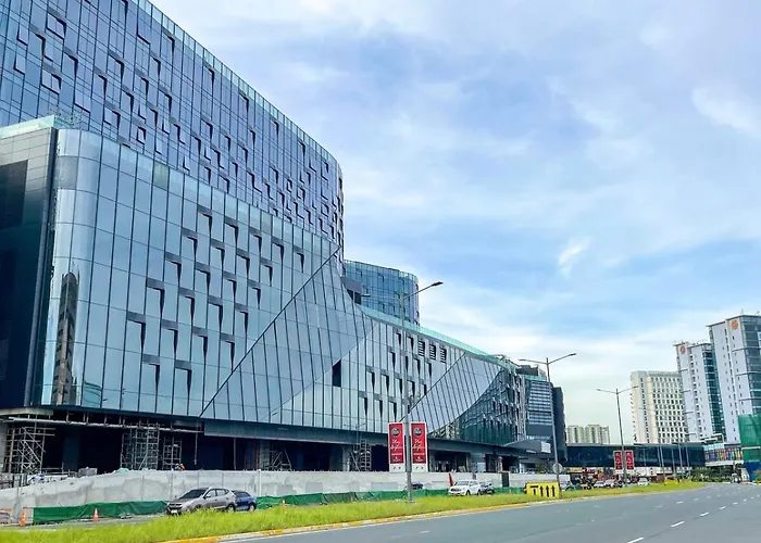 Lovely 2br Near Airport, Solaire, & Okada - 6pax Apartamento *