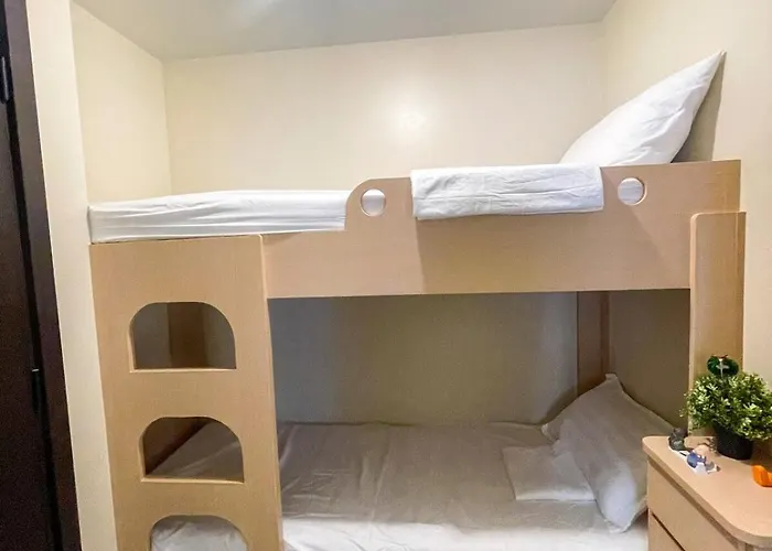 Lovely 2br Near Airport, Solaire, & Okada - 6pax Apartamento